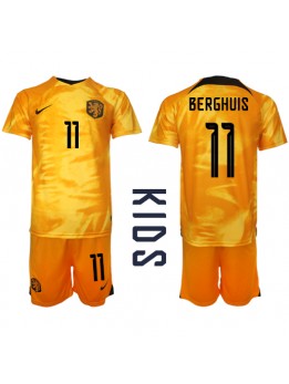 Otroški Nogometna dresi replika Nizozemska Steven Berghuis #11 Domači SP 2022 Kratek rokav (+ hlače)